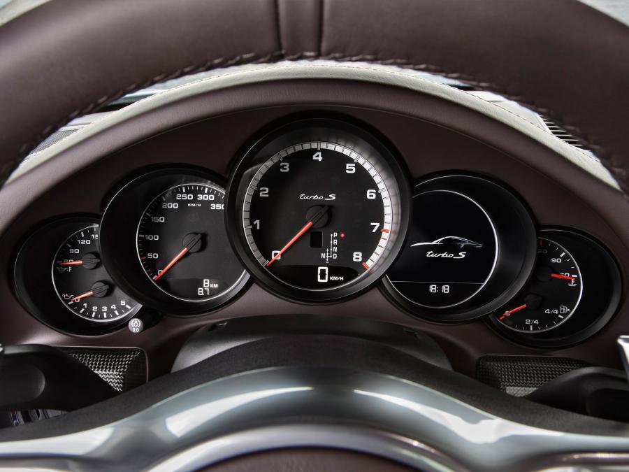  Porsche 911 Turbo S 2013 года  (фото 20 из 30)